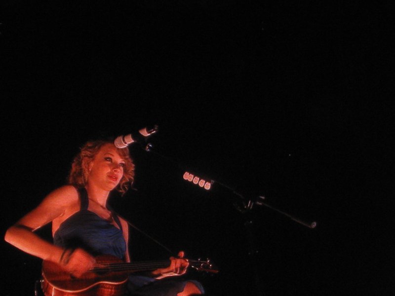 Taylor Swift — February 21 - Hong Kong, Hong Kong — photo 25