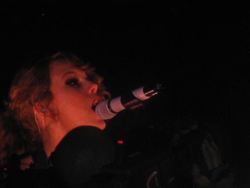 Taylor Swift — February 21 - Hong Kong, Hong Kong — photo 27
