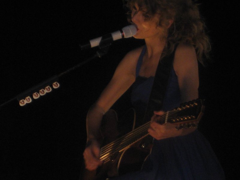 Taylor Swift — February 21 - Hong Kong, Hong Kong — photo 28