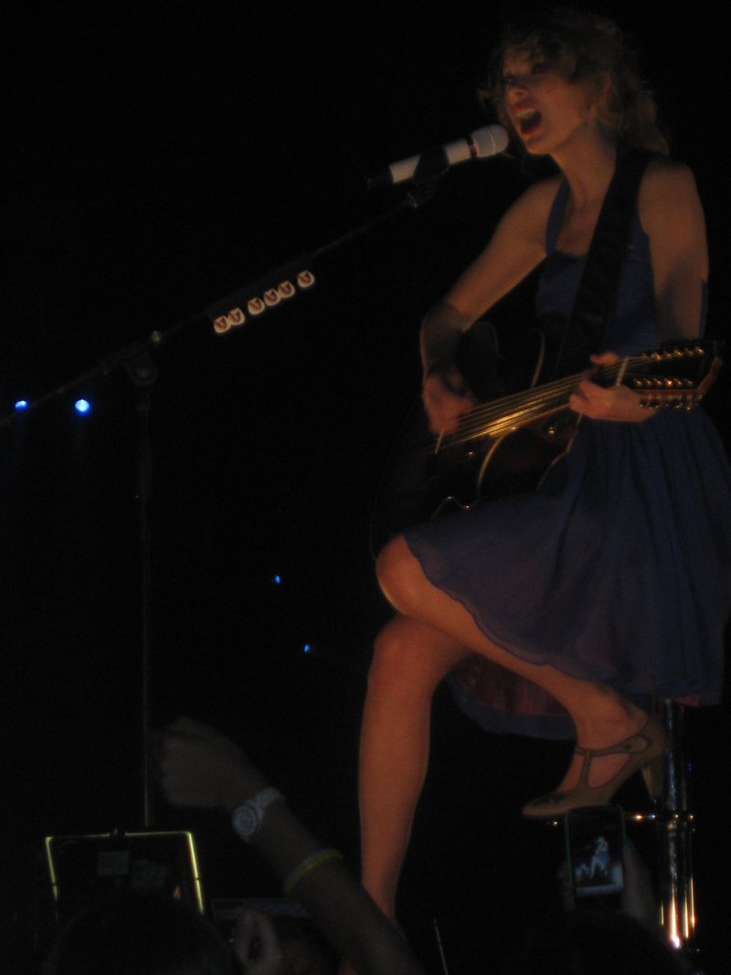 Taylor Swift — February 21 - Hong Kong, Hong Kong — photo 29
