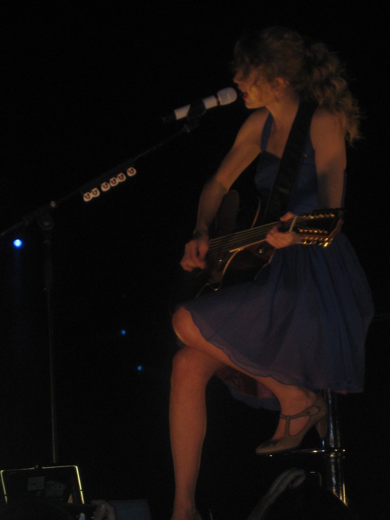 Taylor Swift — February 21 - Hong Kong, Hong Kong — photo 31