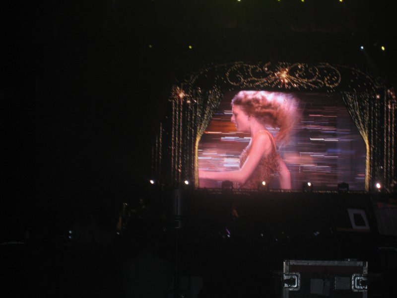 Taylor Swift — February 21 - Hong Kong, Hong Kong — photo 64