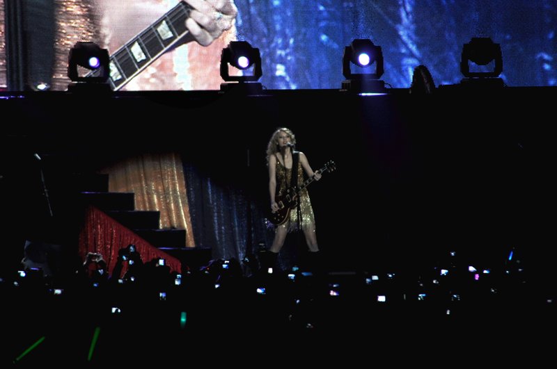 Taylor Swift — February 21 - Hong Kong, Hong Kong — photo 71