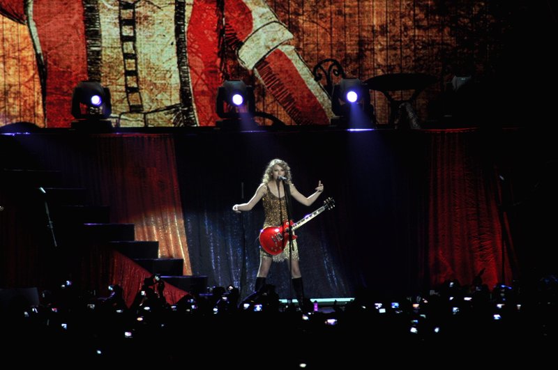 Taylor Swift — February 21 - Hong Kong, Hong Kong — photo 72