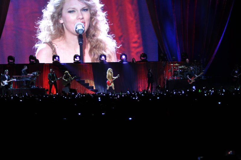 Taylor Swift — February 21 - Hong Kong, Hong Kong — photo 78