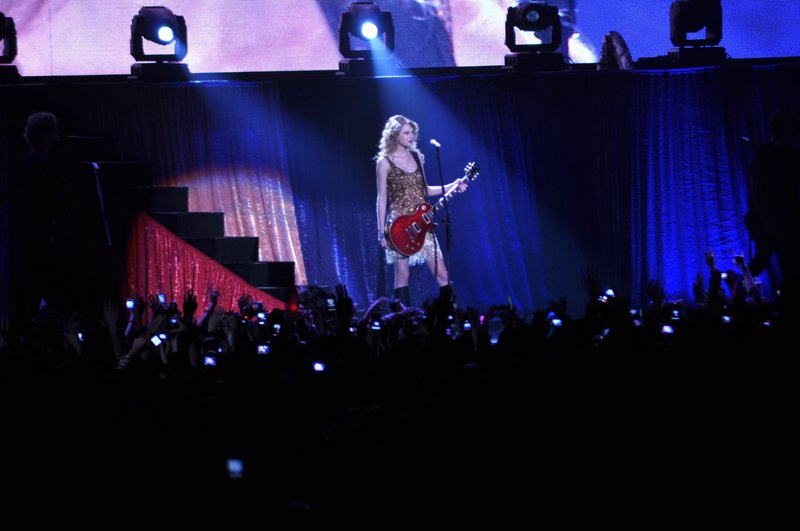 Taylor Swift — February 21 - Hong Kong, Hong Kong — photo 81