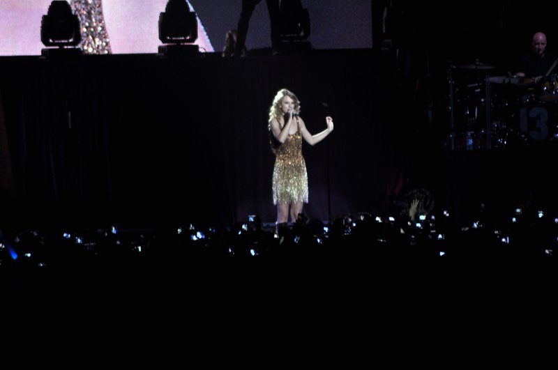 Taylor Swift — February 21 - Hong Kong, Hong Kong — photo 83
