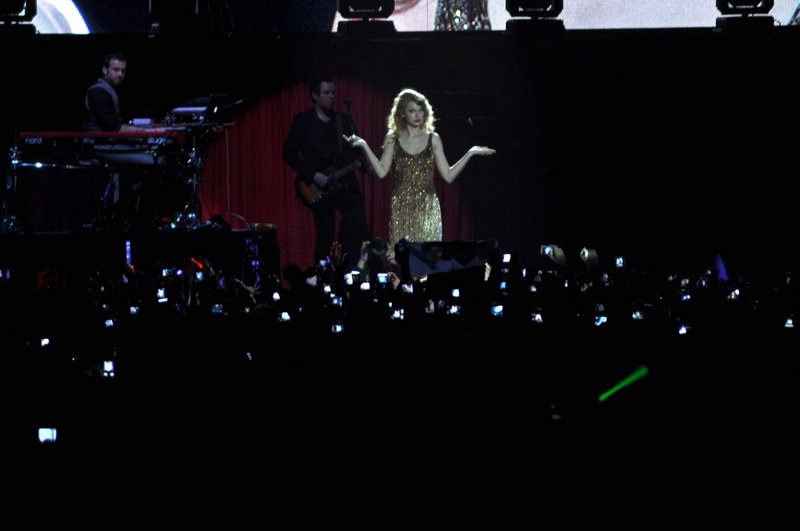 Taylor Swift — February 21 - Hong Kong, Hong Kong — photo 84