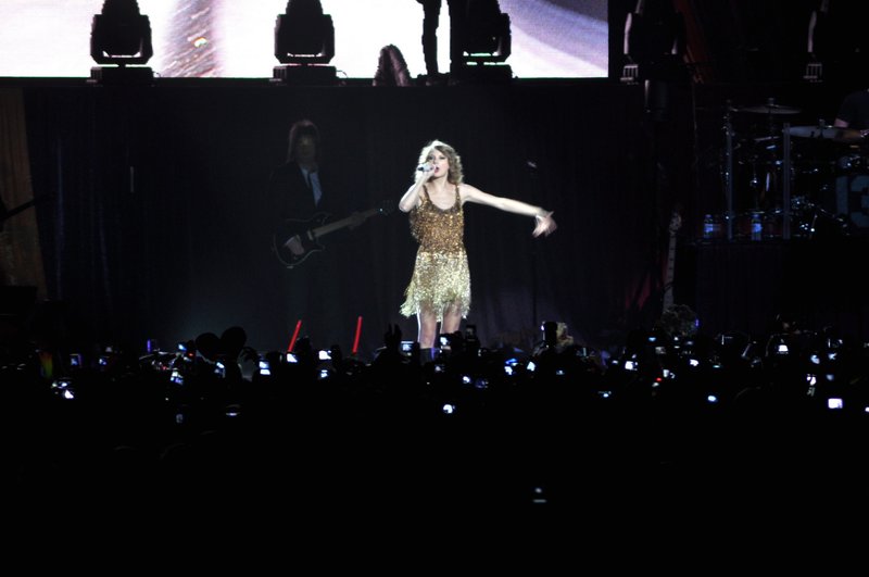 Taylor Swift — February 21 - Hong Kong, Hong Kong — photo 85
