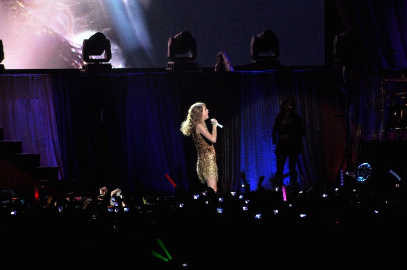 Taylor Swift — February 21 - Hong Kong, Hong Kong — photo 86
