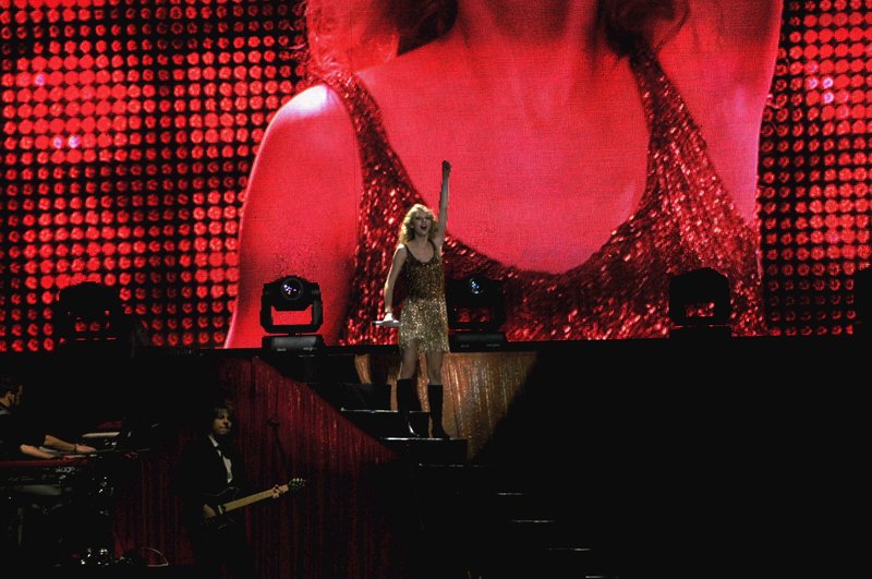 Taylor Swift — February 21 - Hong Kong, Hong Kong — photo 90