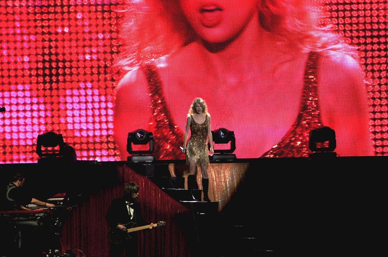 Taylor Swift — February 21 - Hong Kong, Hong Kong — photo 92
