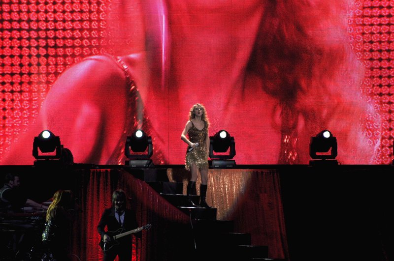 Taylor Swift — February 21 - Hong Kong, Hong Kong — photo 93