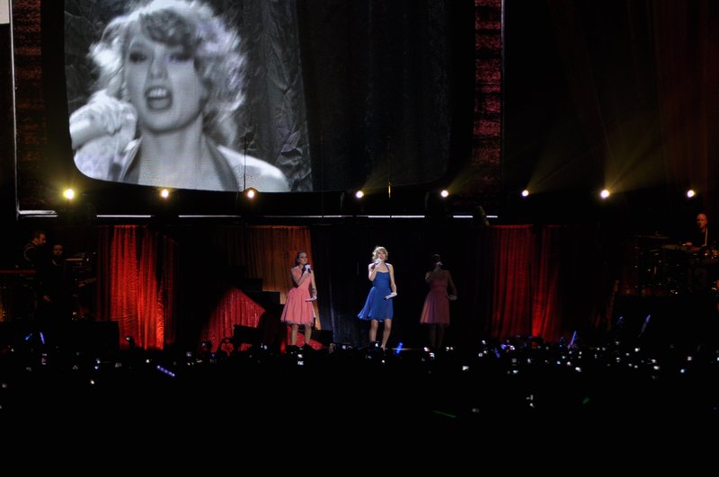 Taylor Swift — February 21 - Hong Kong, Hong Kong — photo 104