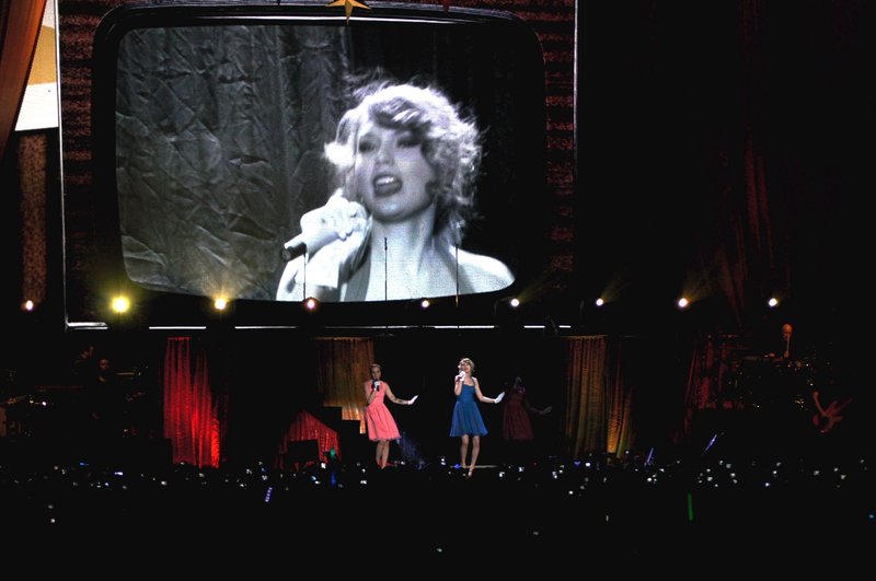 Taylor Swift — February 21 - Hong Kong, Hong Kong — photo 106