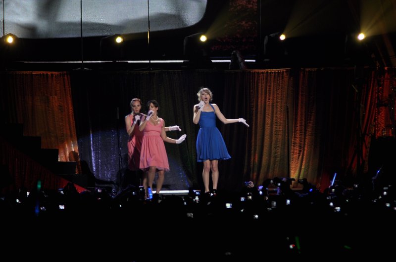 Taylor Swift — February 21 - Hong Kong, Hong Kong — photo 107