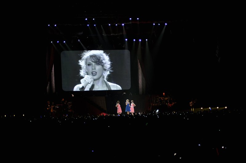 Taylor Swift — February 21 - Hong Kong, Hong Kong — photo 110