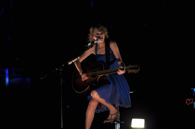 Taylor Swift — February 21 - Hong Kong, Hong Kong — photo 122