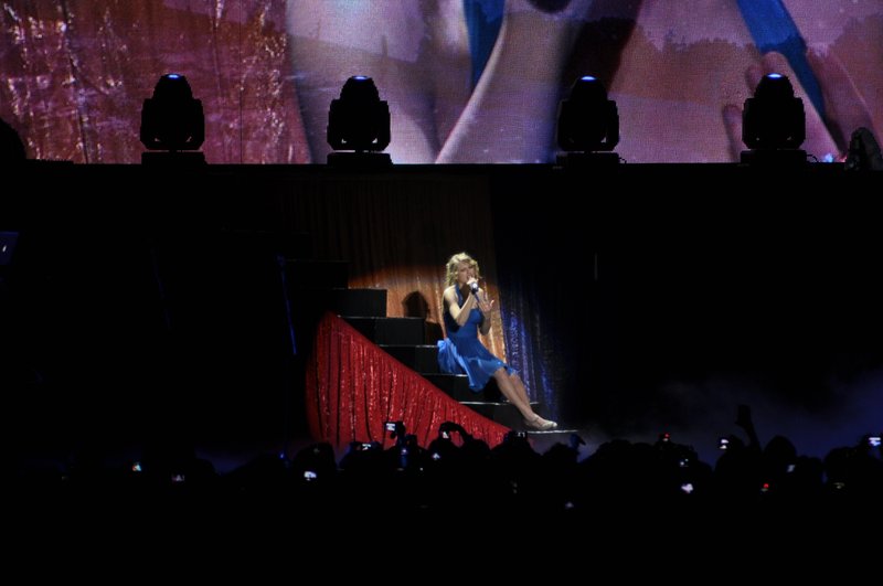 Taylor Swift — February 21 - Hong Kong, Hong Kong — photo 127