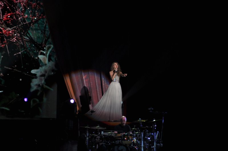 Taylor Swift — February 21 - Hong Kong, Hong Kong — photo 132