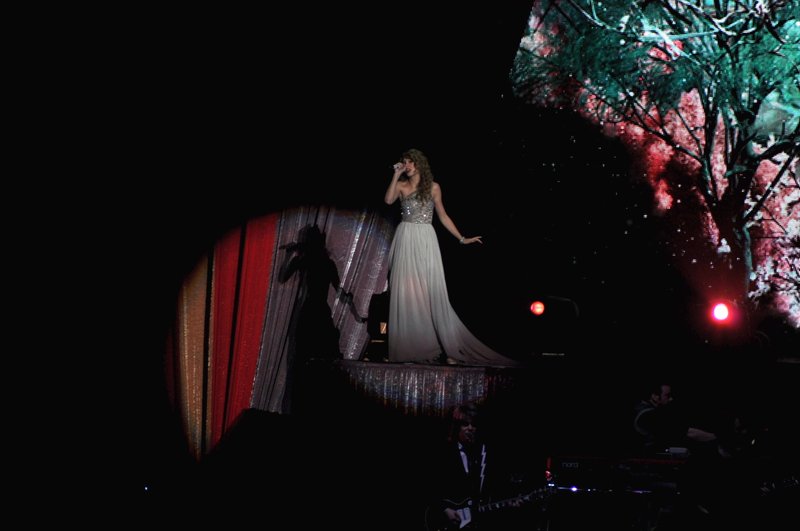 Taylor Swift — February 21 - Hong Kong, Hong Kong — photo 133
