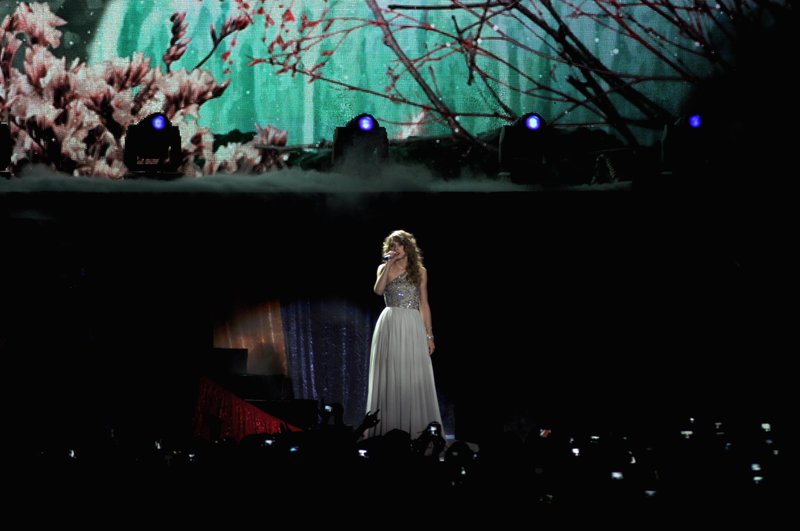 Taylor Swift — February 21 - Hong Kong, Hong Kong — photo 137