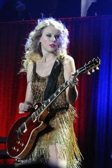 Taylor Swift — March 12 - Oberhausen, Germany — photo 2