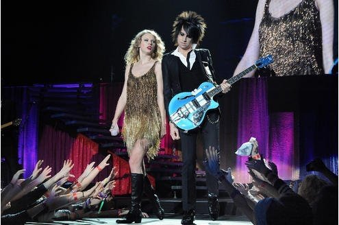 Taylor Swift — March 12 - Oberhausen, Germany — photo 12