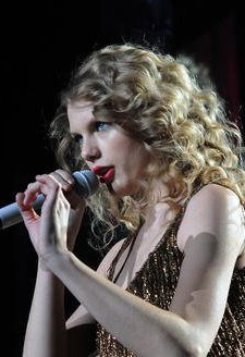 Taylor Swift — March 12 - Oberhausen, Germany — photo 27