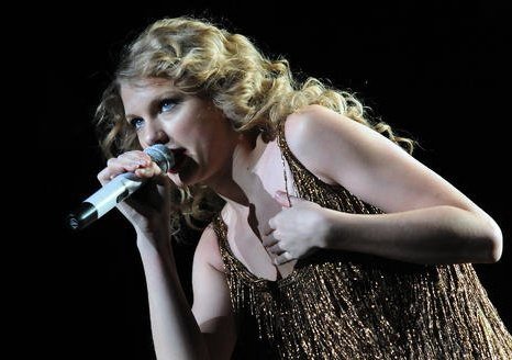 Taylor Swift — March 12 - Oberhausen, Germany — photo 36