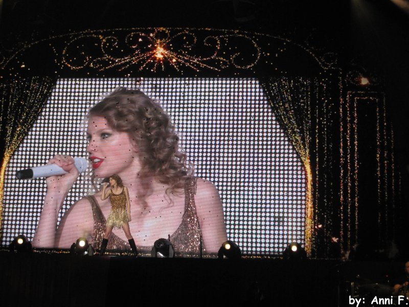 Taylor Swift — March 12 - Oberhausen, Germany — photo 43
