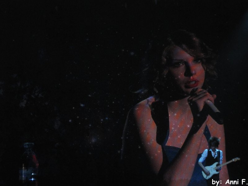 Taylor Swift — March 12 - Oberhausen, Germany — photo 47