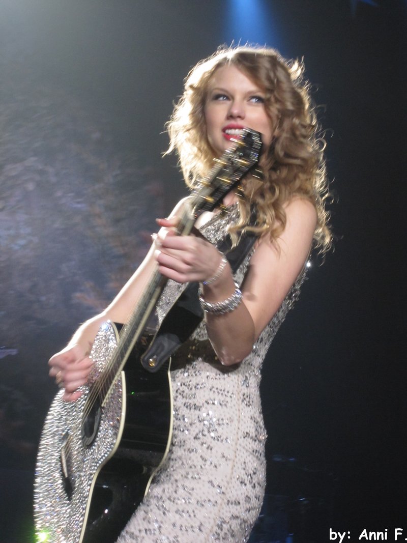 Taylor Swift — March 12 - Oberhausen, Germany — photo 50