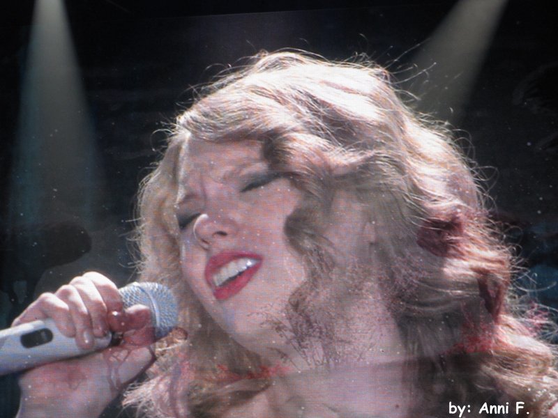 Taylor Swift — March 12 - Oberhausen, Germany — photo 51