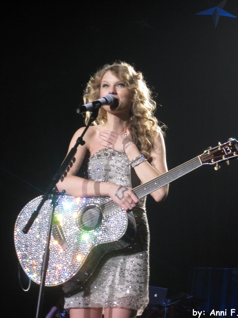 Taylor Swift — March 12 - Oberhausen, Germany — photo 52