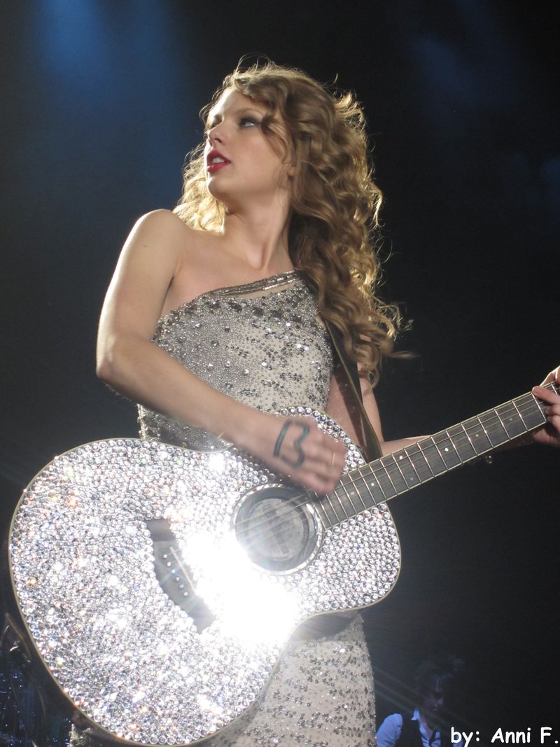 Taylor Swift — March 12 - Oberhausen, Germany — photo 53