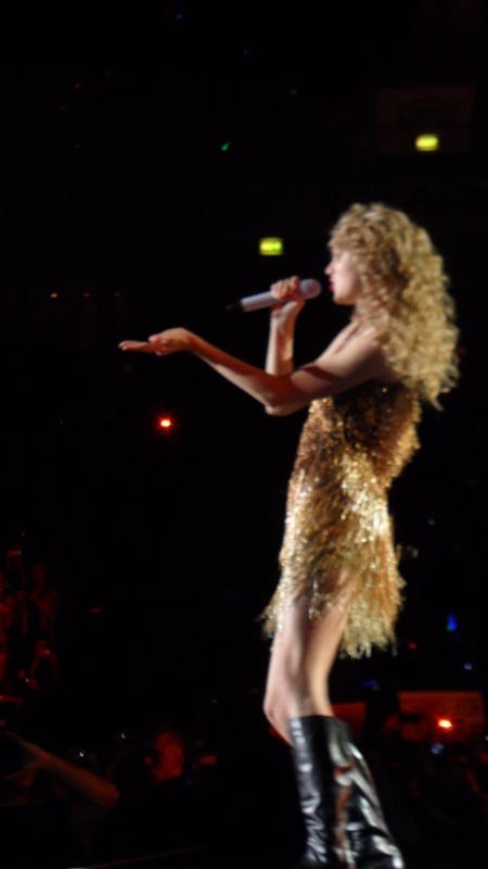 Taylor Swift — March 12 - Oberhausen, Germany — photo 57