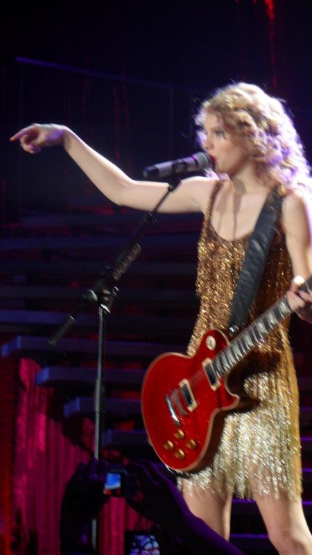 Taylor Swift — March 12 - Oberhausen, Germany — photo 60