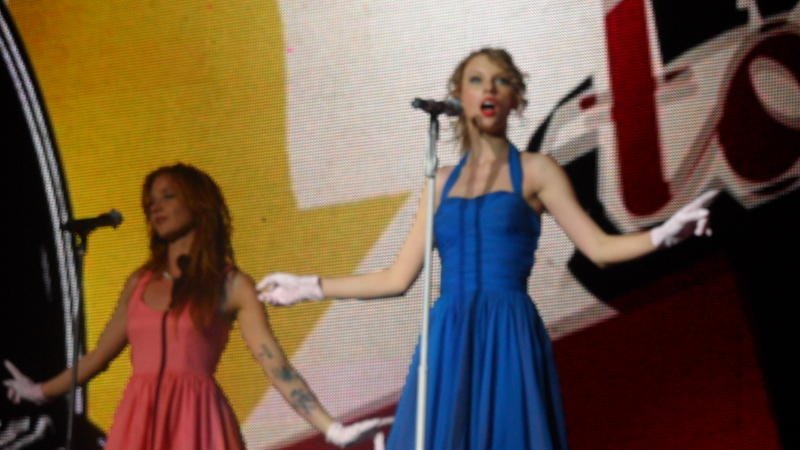 Taylor Swift — March 12 - Oberhausen, Germany — photo 65
