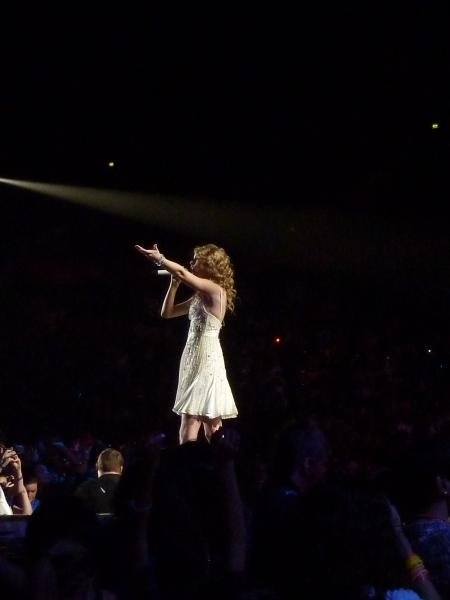 Taylor Swift — March 12 - Oberhausen, Germany — photo 73