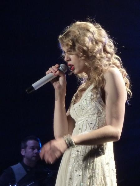 Taylor Swift — March 12 - Oberhausen, Germany — photo 74