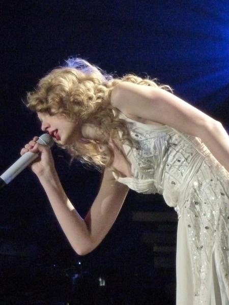 Taylor Swift — March 12 - Oberhausen, Germany — photo 75