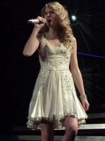 Taylor Swift — March 12 - Oberhausen, Germany — photo 77