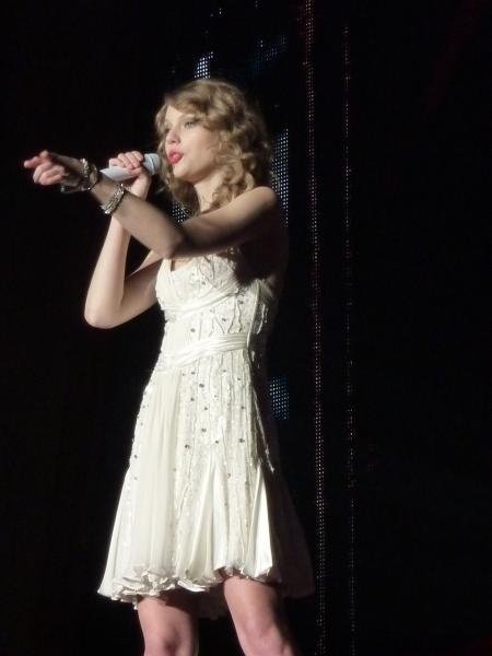 Taylor Swift — March 12 - Oberhausen, Germany — photo 78