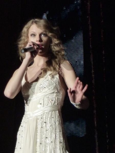 Taylor Swift — March 12 - Oberhausen, Germany — photo 79