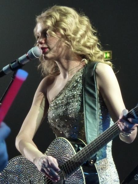 Taylor Swift — March 12 - Oberhausen, Germany — photo 81