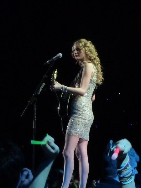 Taylor Swift — March 12 - Oberhausen, Germany — photo 82