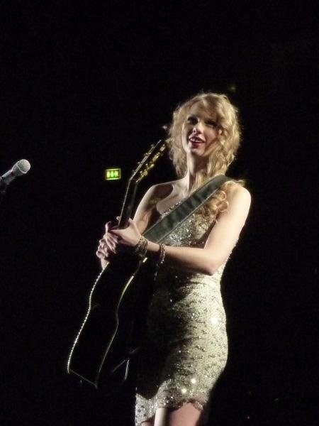 Taylor Swift — March 12 - Oberhausen, Germany — photo 84