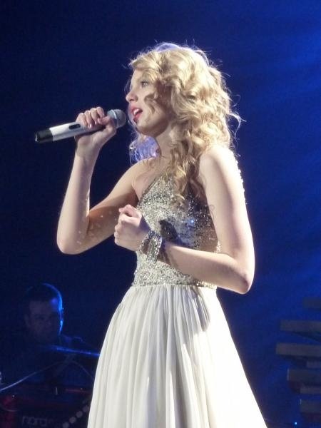 Taylor Swift — March 12 - Oberhausen, Germany — photo 87