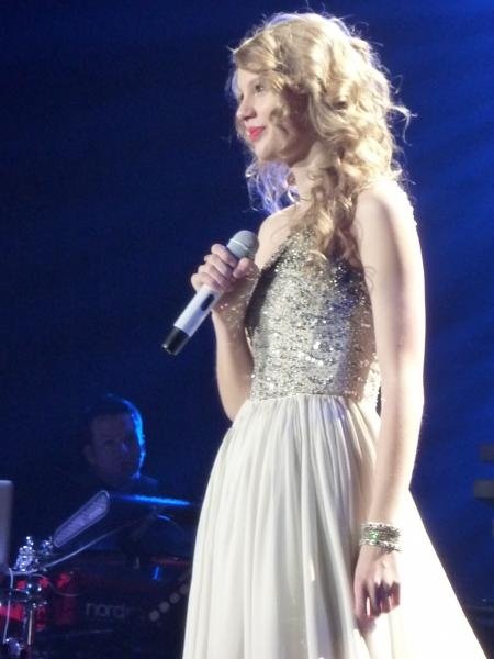 Taylor Swift — March 12 - Oberhausen, Germany — photo 88